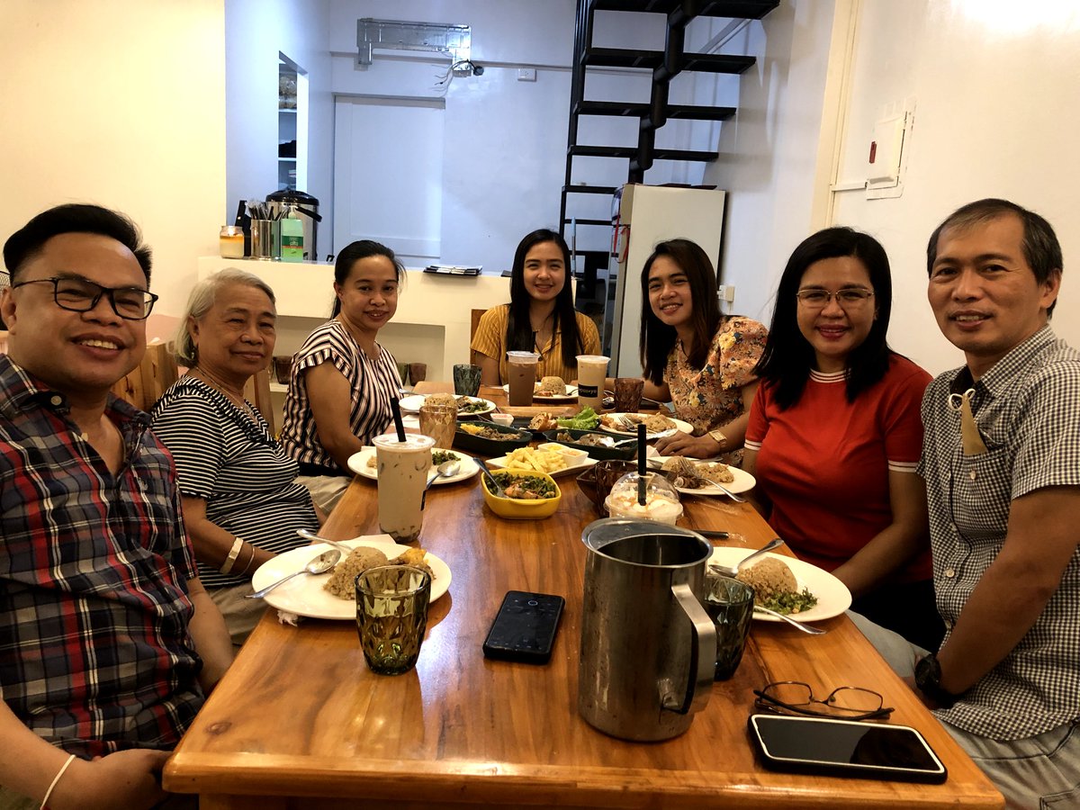 kviixiii's tweet photo. Pamilya muna ang unang ilibre. 😁

Wish you were here with us, Kuya D. https://t.co/7LrJ9YDmxN