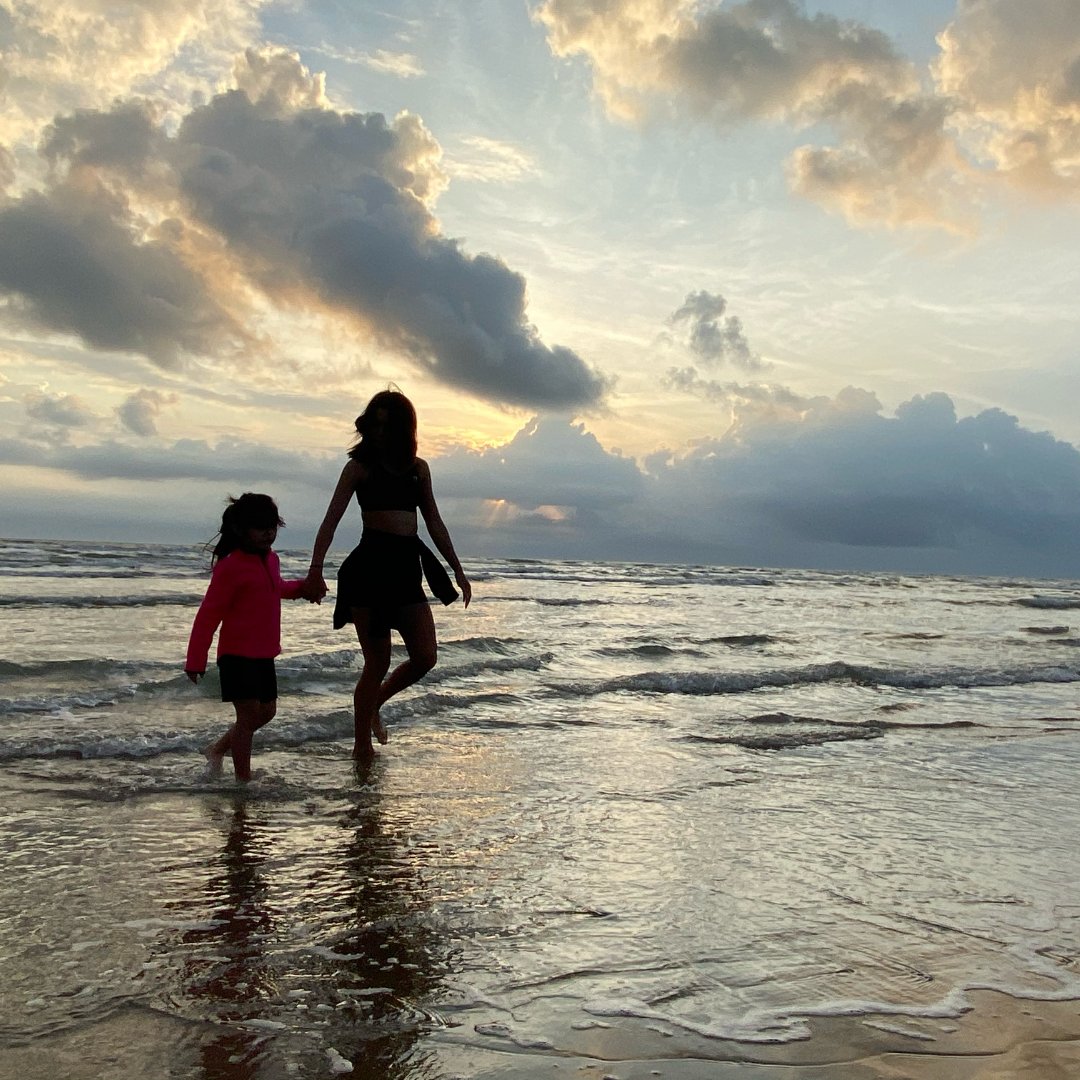 TexanbyNature's tweet photo. "It should be against the rules to be a Texan and never experienced a South Padre Island sunrise. Every day, the show is a little different but the feeling is always the same: peaceful and present." -Karina Araujo, Marketing Manager #GoOutsideSunday #TxNStaffTakeover https://t.co/DN8aIRR9zh
