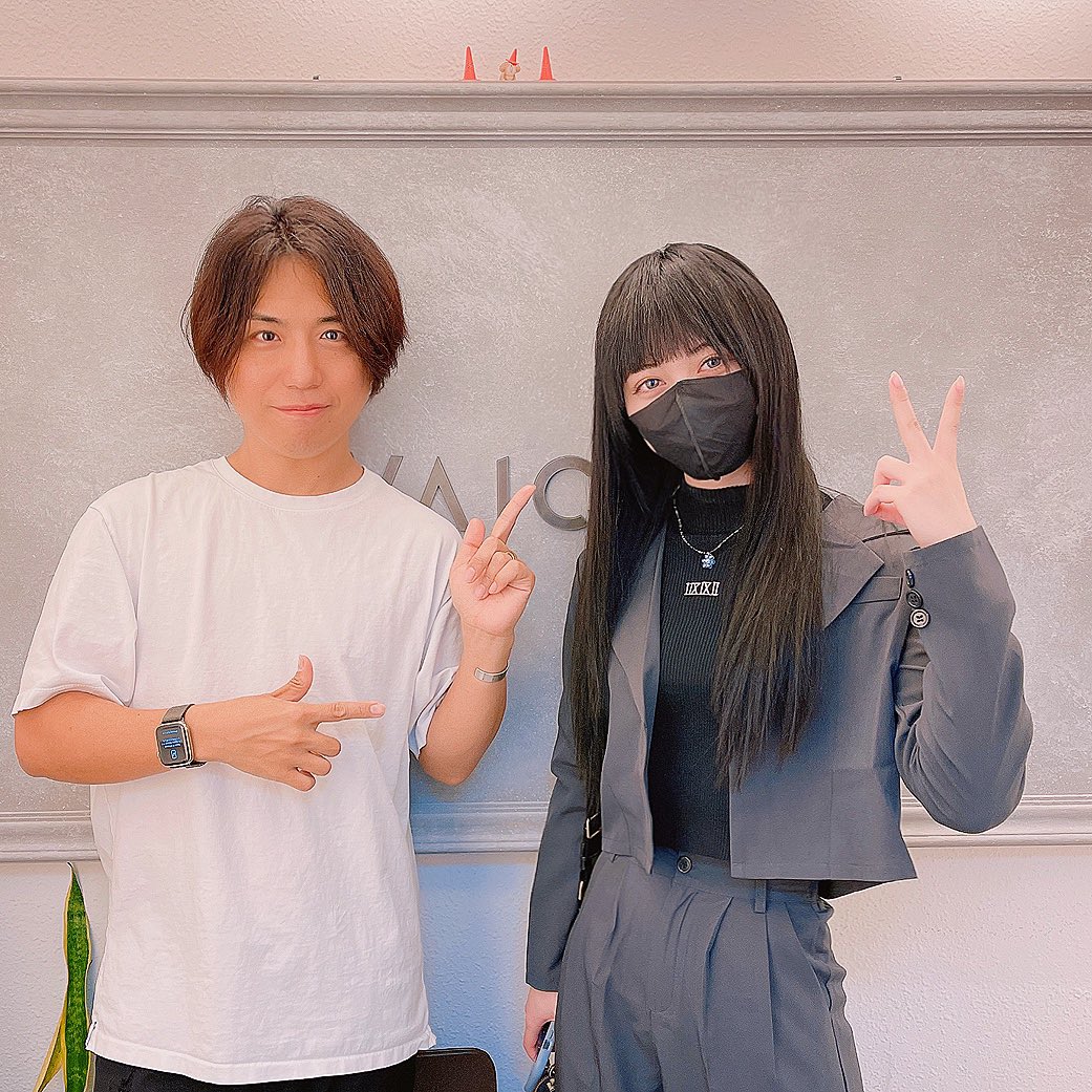 VAICE_KAZU's tweet photo. 羽島めいちゃん
ヒーリングカラーで2トーンのジェットブラック✨(配合カラーリスト田中)
シールエクステ80本で長めのロングに🎶
後戻り出来ない漆黒の黒髪になりました😊 https://t.co/ciuqIAsWJD