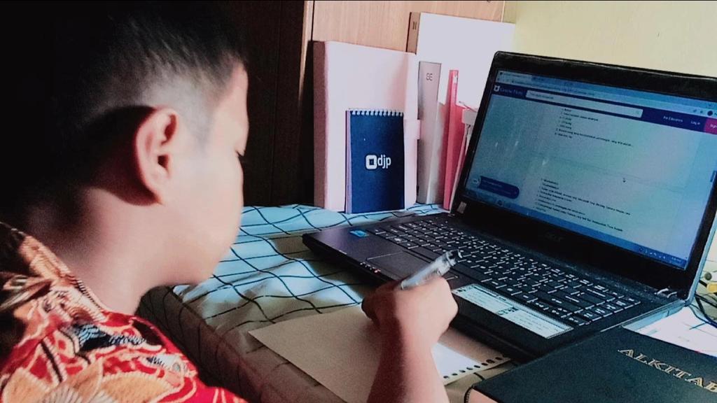 rethstudy's tweet photo. 𖠗ㅤ֢ٓ   🎀 ૮₍ ˃ 13.03.22 ˂ ₎ა ɞ 𝅄ㅤ݁
Study-date with ma lil bro, besok dia UTS guyss wkwk 𓂅 ₍ᐢ..ᐢ₎♡ https://t.co/v6JvHM4Ktt
