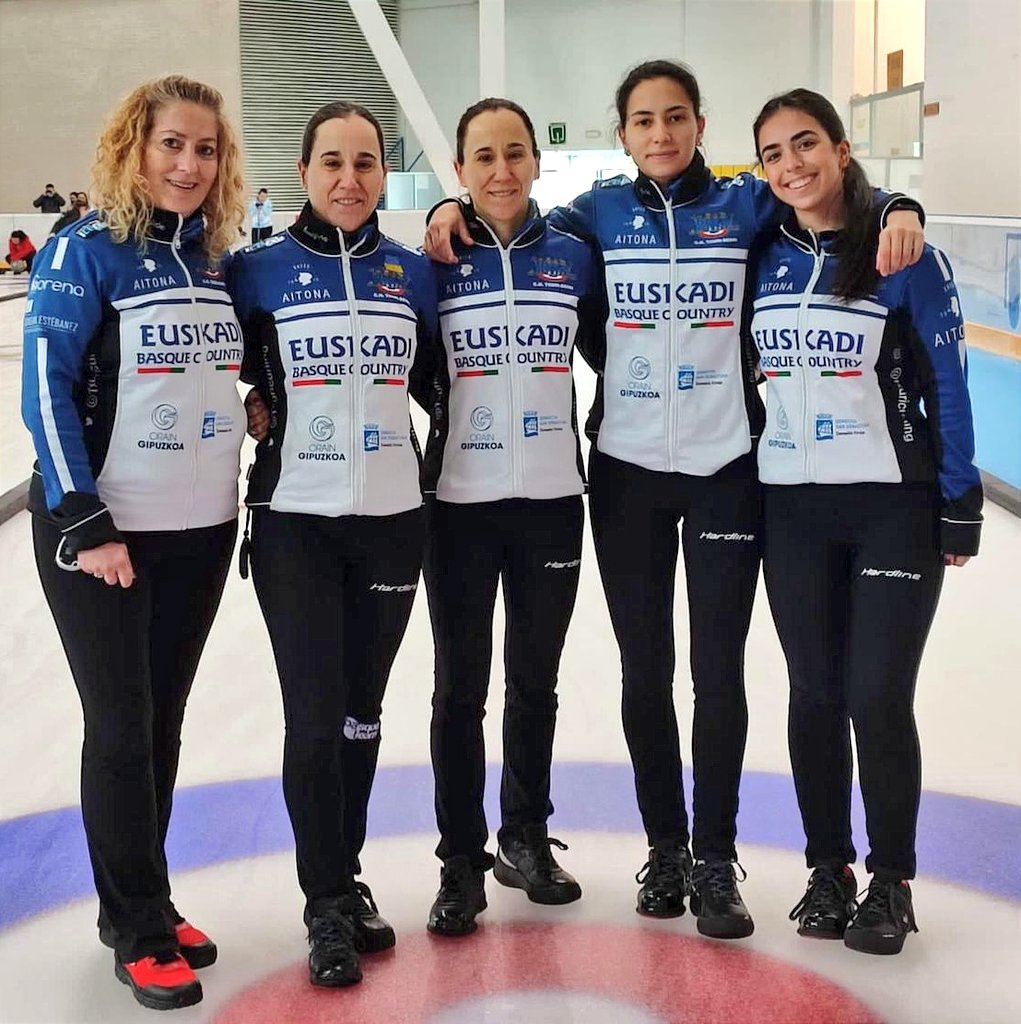 Cpto. de España Absoluto Femenino 🥌 <a href="/Txuricurling/">Txuri-Berri Curling</a> vence a <a href="/HarrikadaCT/">Harrikada Curling</a> Oreka IT 🥌 y concluye el round robin líder con un balance de 6W/0L 🥌 la fase final 26-27/03/22 #GoazenNeskak #UrrezkoKirolTxartela #Curling #Jaca 👭👭🥌
📊 softpeelr.com/en/tournaments…
📺 youtu.be/B54pn_TSXfw