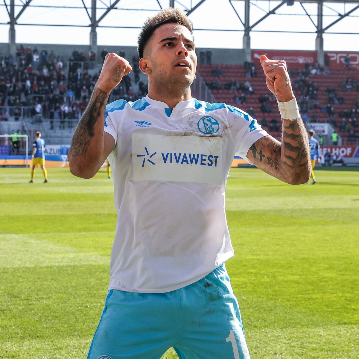 s04_es's tweet photo. 1️⃣ gol y 2️⃣ asistencias. ¡Y todo en media hora! 🔥
¡𝐄𝐍𝐎𝐑𝐌𝐄 @rodriZalazar10! 💪🇺🇾
#S04 | 🔵⚪️ | #FCIS04 https://t.co/xrKYquAjjT