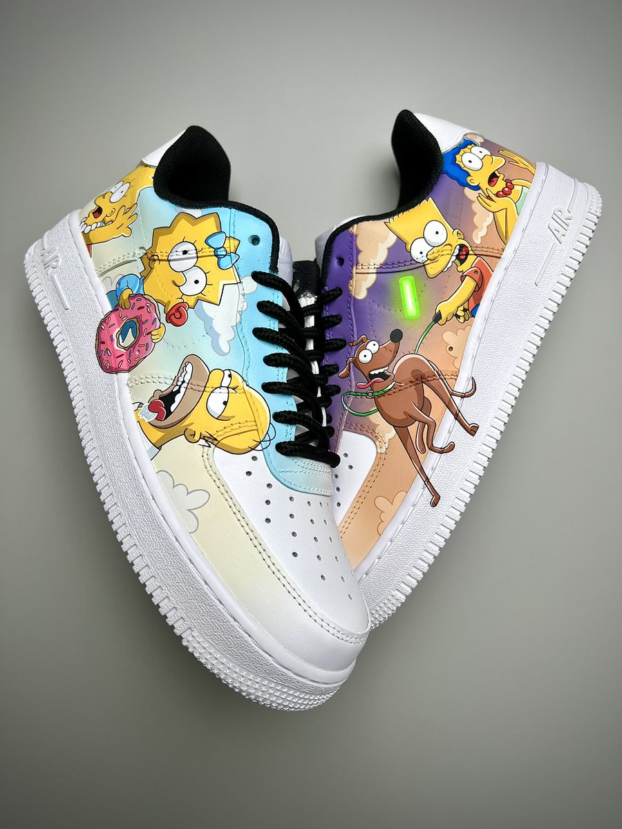 jdocustoms's tweet photo. #TheSimpsons Air Force 1s

#custom #customshoes #handpainted https://t.co/ltJItB746E