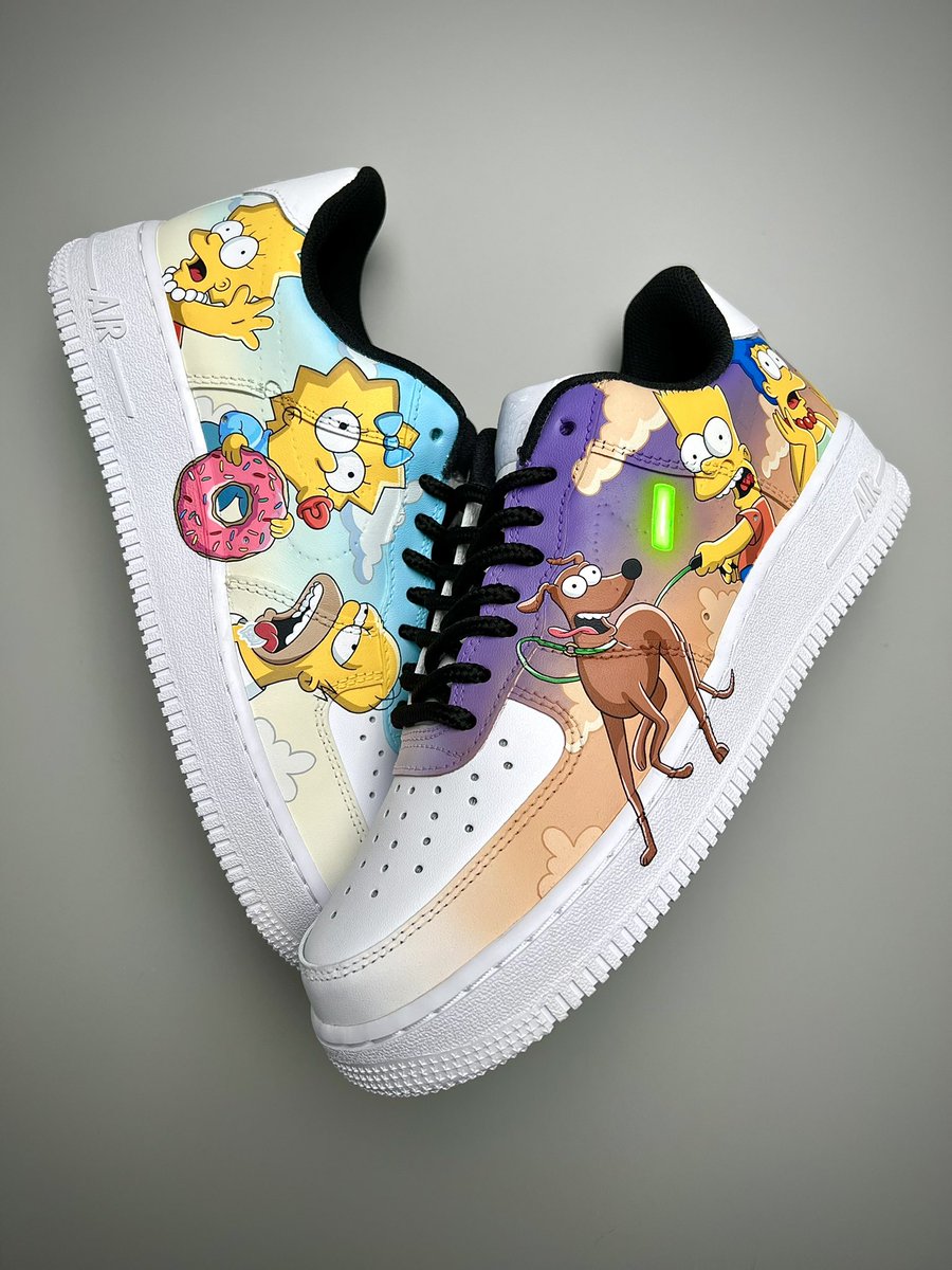 jdocustoms's tweet photo. #TheSimpsons Air Force 1s

#custom #customshoes #handpainted https://t.co/ltJItB746E