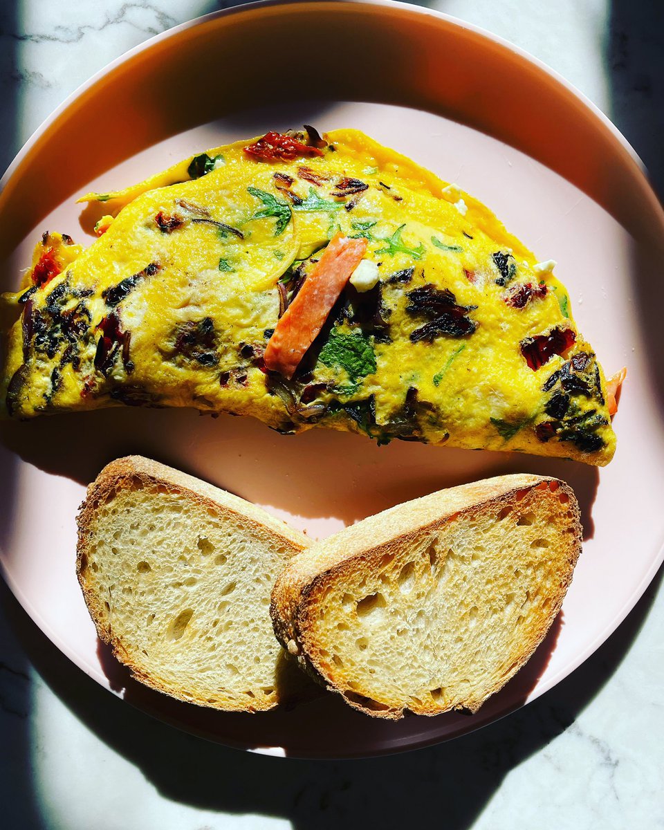 scottschoen6's tweet photo. Most photogenic omelette I’ve made yet. #postworkoutbrunch https://t.co/eCbe7So60k