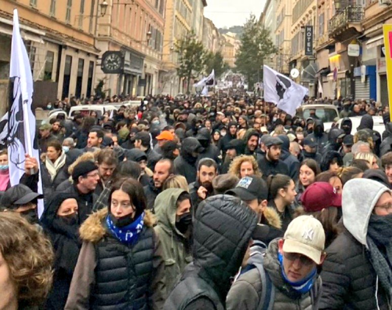 Romain_Colonna's tweet photo. #Bastia #Corsica #Manifestazione Semu torna millaie di ghjente in carrughju pà dumandà a ghjustizia è a verità pà Yvan Colonna, a libertà pà tutti i prigiuneri pulitichi è a ricunniscenza di u populu corsu ! https://t.co/r2j5jnMQFs