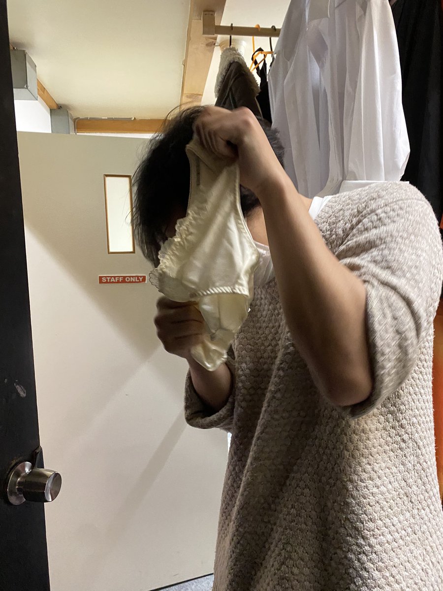 ank__mochi's tweet photo. #projectNG 
余韻にひたりた〜〜いですがひとまずパンツを盗む本庄さんを置いておきます！

おやすみなさい🌙💤 https://t.co/aTE70RGlYC