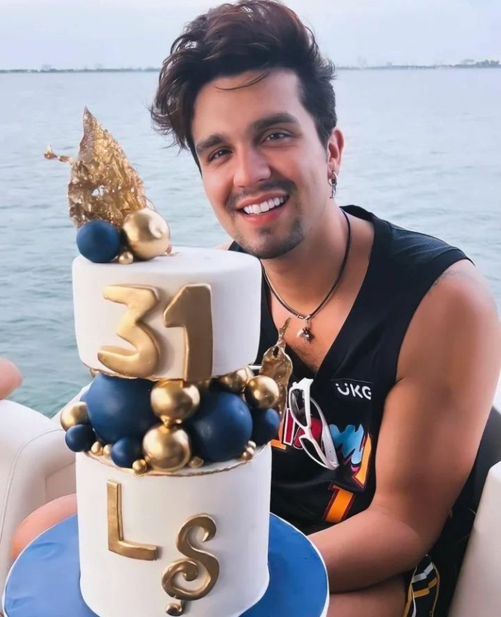 Luan Santana completando 31 anos hoje!

O homem tá conservado demais pqp... Parabéns Luan, felicidades, você é um artista foda demais ❤️🎉