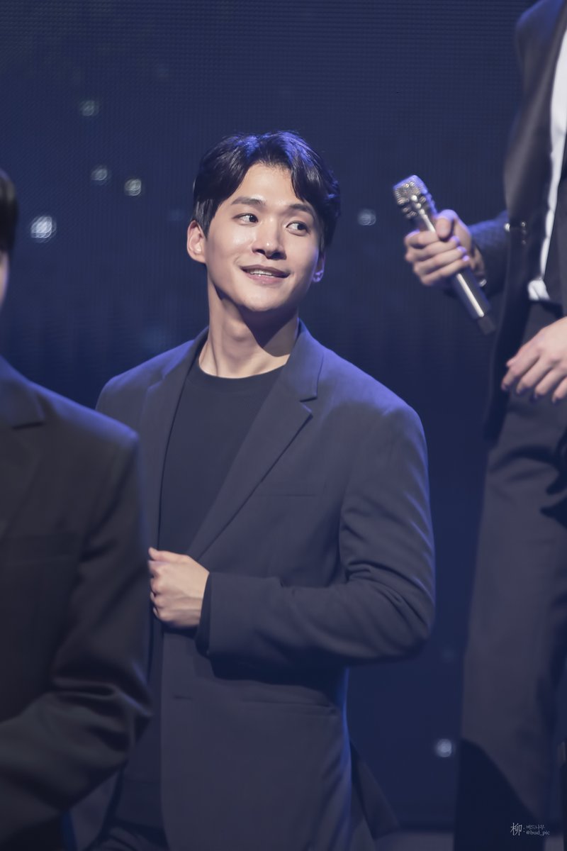 bud_pic's tweet photo. 220312 
김문정 콘서트 ONLY 포토타임
#정욱진 배우님 https://t.co/VXT5wbcXeJ