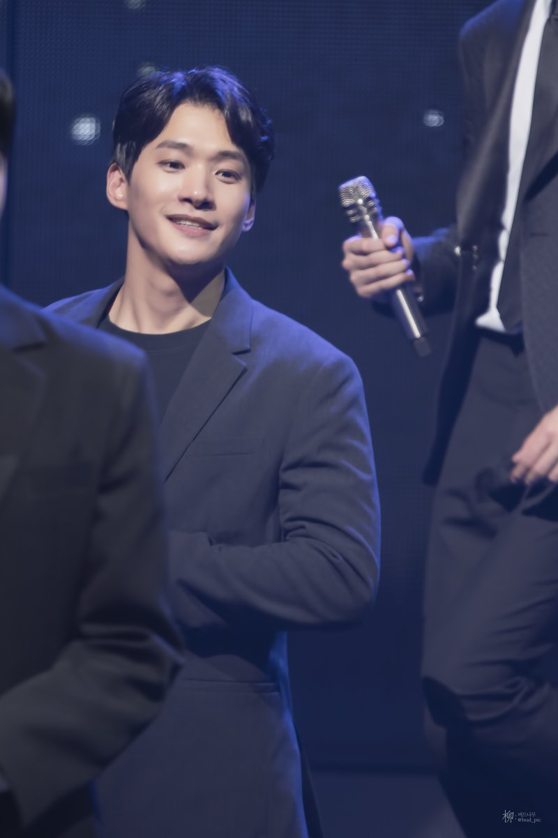 bud_pic's tweet photo. 220312 
김문정 콘서트 ONLY 포토타임
#정욱진 배우님 https://t.co/VXT5wbcXeJ