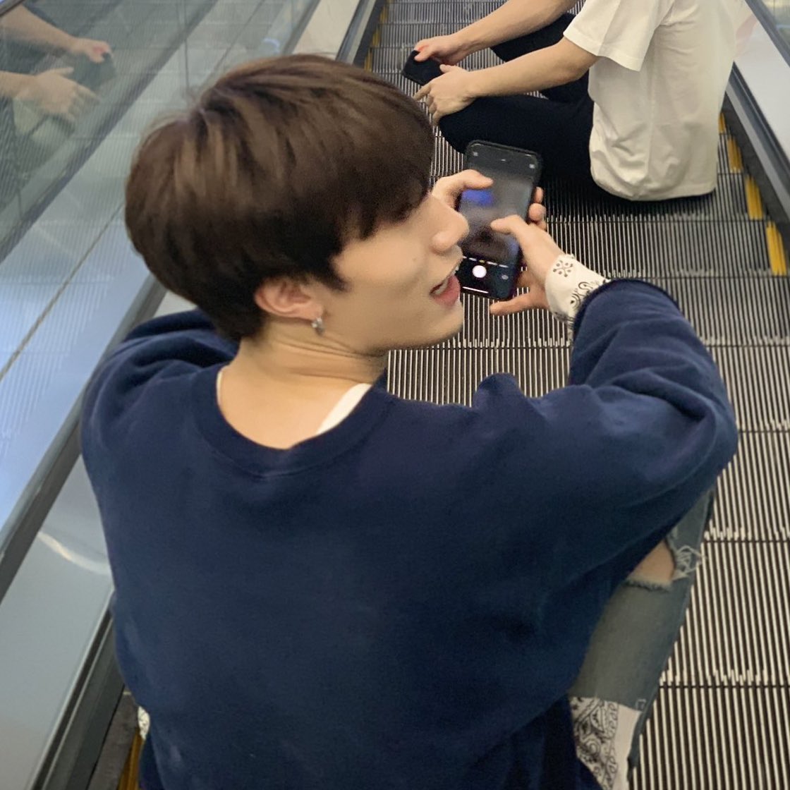 babiyiyi's tweet photo. เธอ มองกล้อง https://t.co/KI59A15rcP
