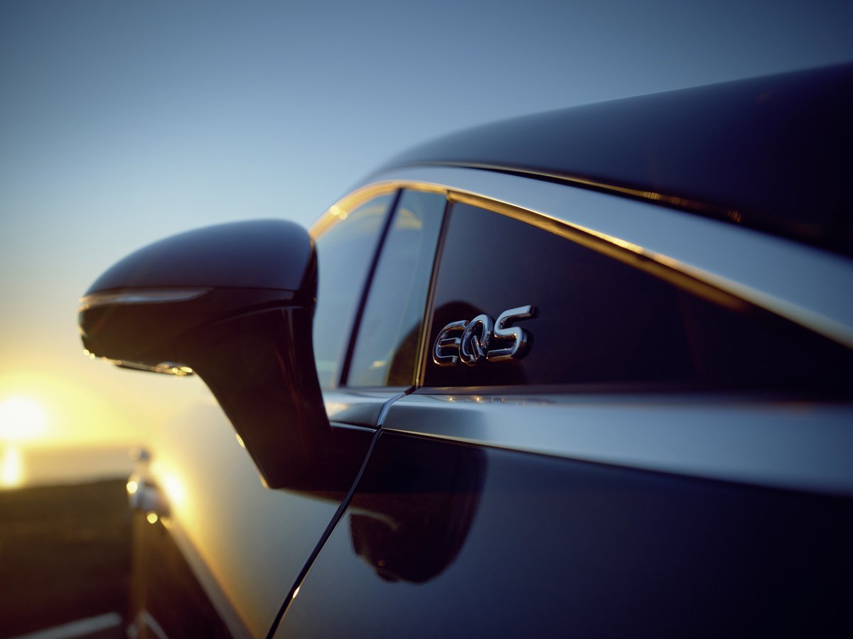 Springing forward, in time and standards. #EQS #MBPhotoPass 📸 <a href="/theAutofocus/">theAutofocus</a>