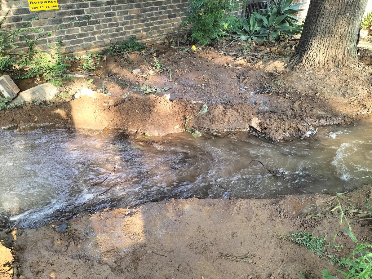 Hopefuelled's tweet photo. @JHBWater this has been happening at Forbes Road in Blairgowrie from 4am this morning...if not earlier https://t.co/44r5UV1Y3I