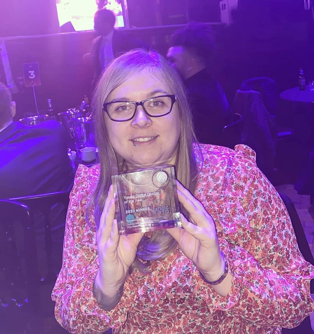 FoxRedDigital's tweet photo. 2 years ago today I was voted Young Digital Leader of the Year at @DigitalCityFest awards! 😊

Although it was lovely to see this popping up on my FB memories, I'm currently more devestated that I'm now officially too old to be in any "young" catergories of anything. 👀😭🤣 https://t.co/MGqXPQDDgs