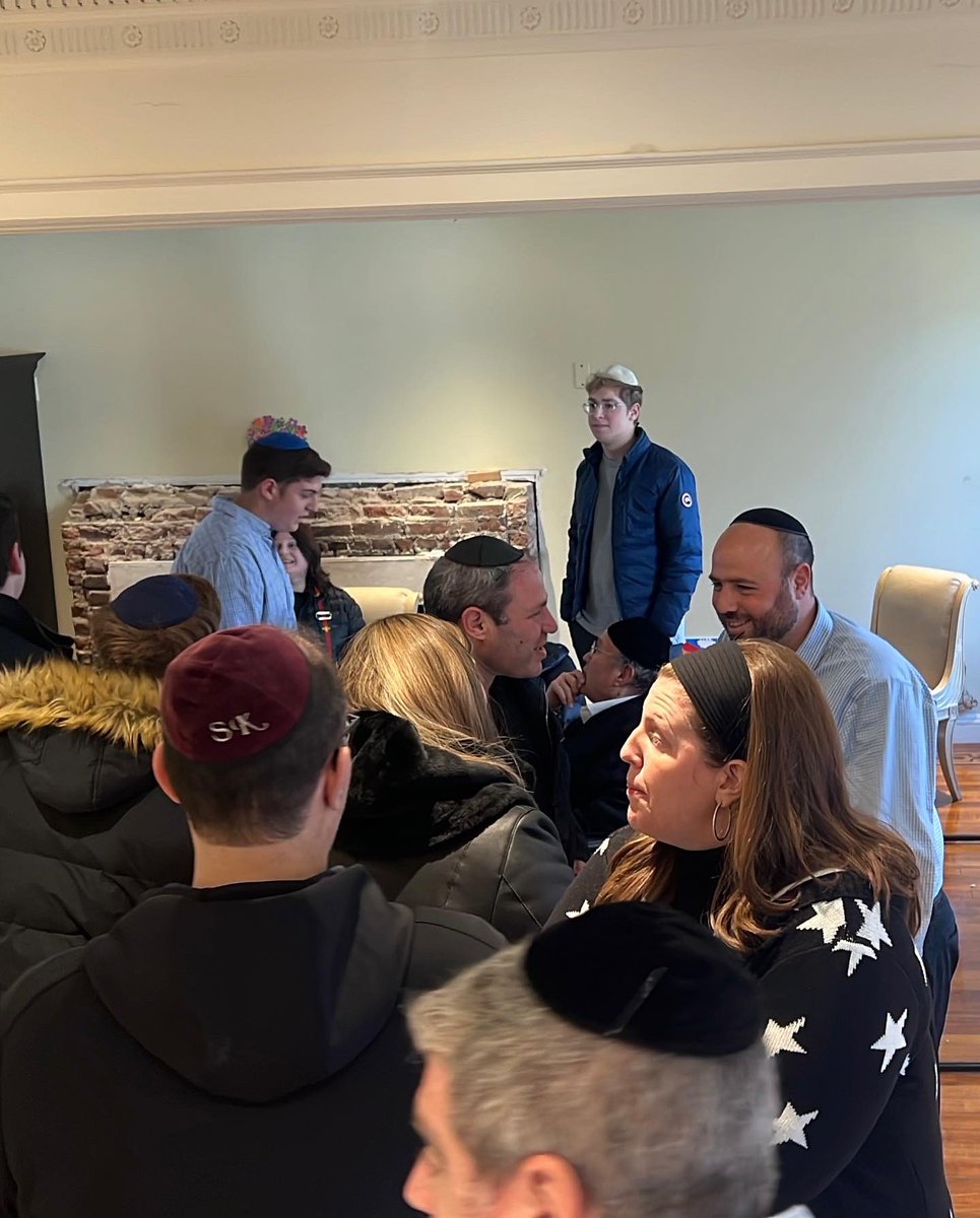 Netiv_Aryeh's tweet photo. Meet and great in The Five Towns with Rav Bina and Rav Chanan Bina!!! #yna #netivaryeh #ravbina #ravchananbina #meetandgreet https://t.co/1q0NEJ5UID