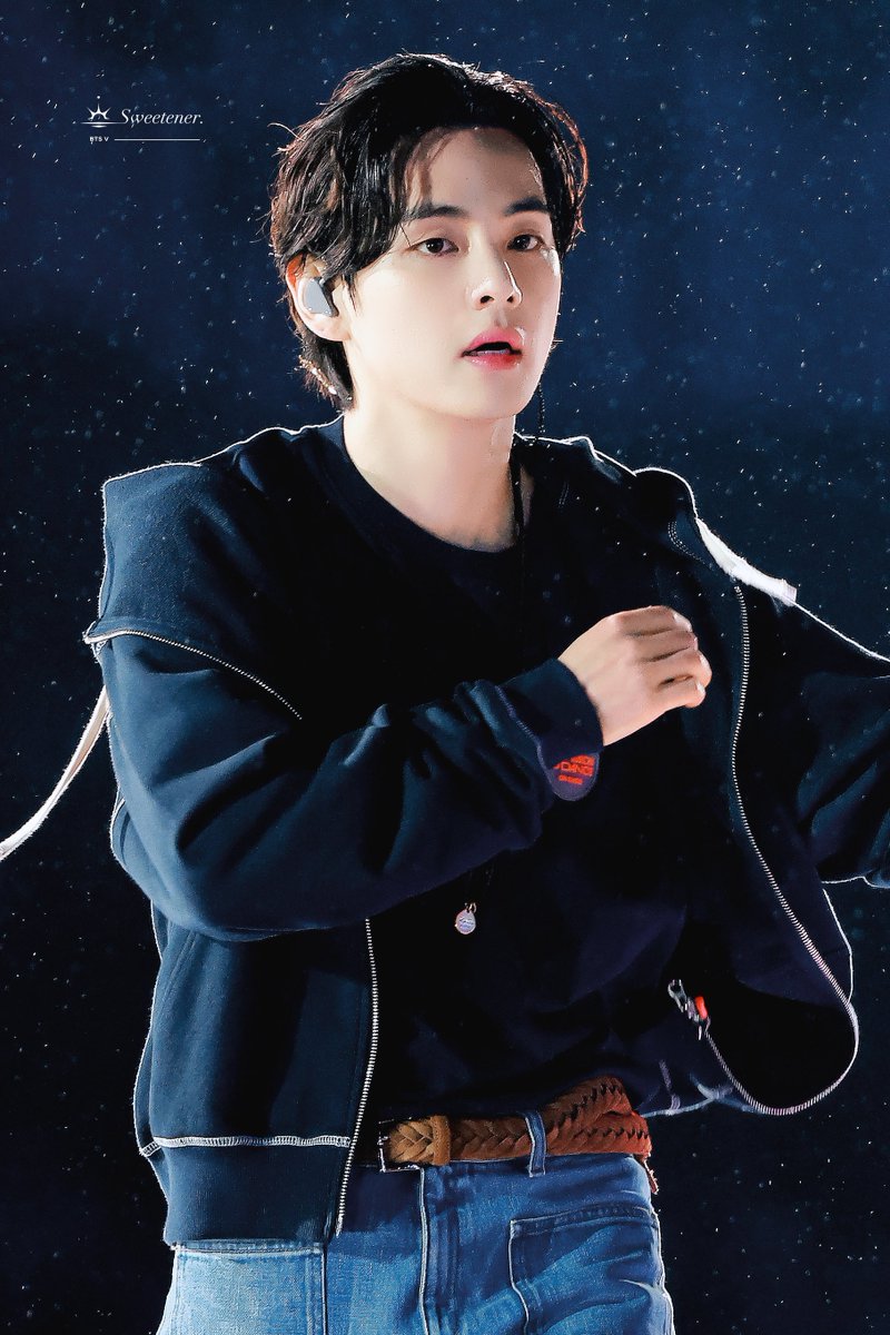 _SweetenerV's tweet photo. 220312 rain on bear pt.2 🌧️🧸

#KIMTAEHYUNG #태형 #뷔  
#방탄소년단뷔 #BTSV #テテ 
@BTS_twt https://t.co/bpdZIsPwHL