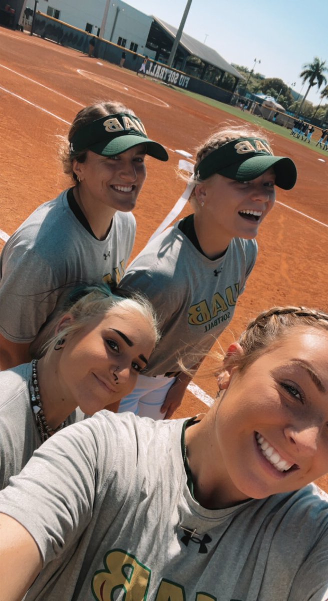 UAB_SB's tweet photo. Blazer P’s are ready for Sunday Bunday!!!! @sarahcespedes1 @Kenna_ann10 @BaileyBkt and Twitterless Arden Plugge 💁🏼‍♀️💁🏼‍♀️💁🏼‍♀️ https://t.co/NYfBAk99cd