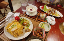 JohnyiSaiman's tweet photo. Enjoy the sensation of food stimulating your taste buds and the sense of ritual brought by flower arrangement 🍲💐
"Go to all the things you love and bloom like flowers to the sun" https://t.co/tMNDPQwFj8