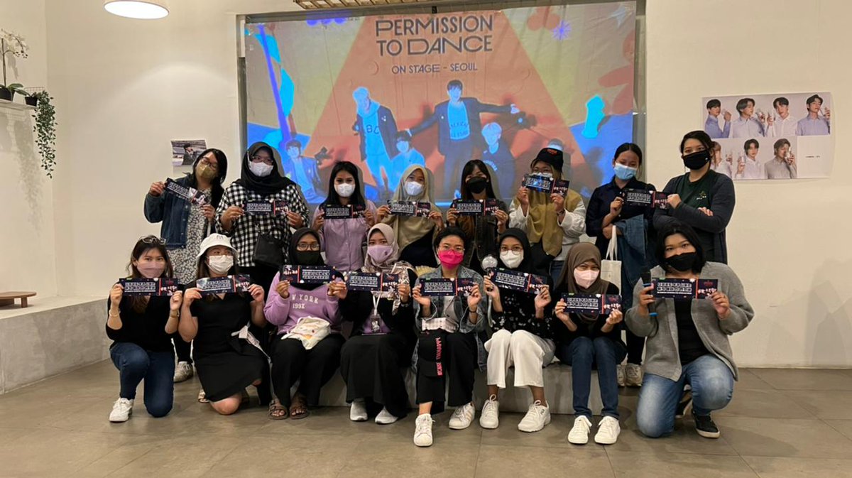 EventKpopID's tweet photo. Thank you Army 💜💜💜

Seneng banget bisa ngumpul sama kalian. You guys really amazing 

See you in the next event or concert https://t.co/K9MeTXjNDG