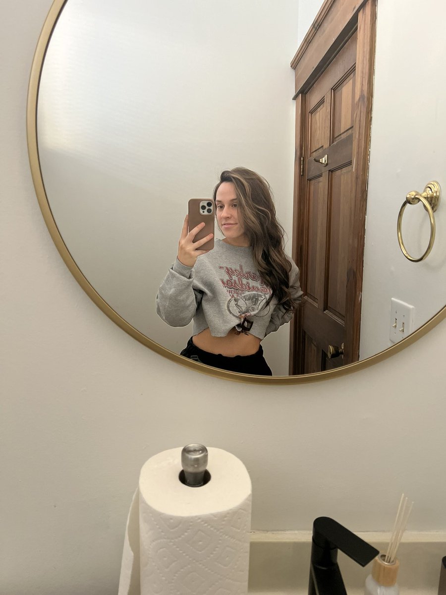 Andie 🤝 brunette