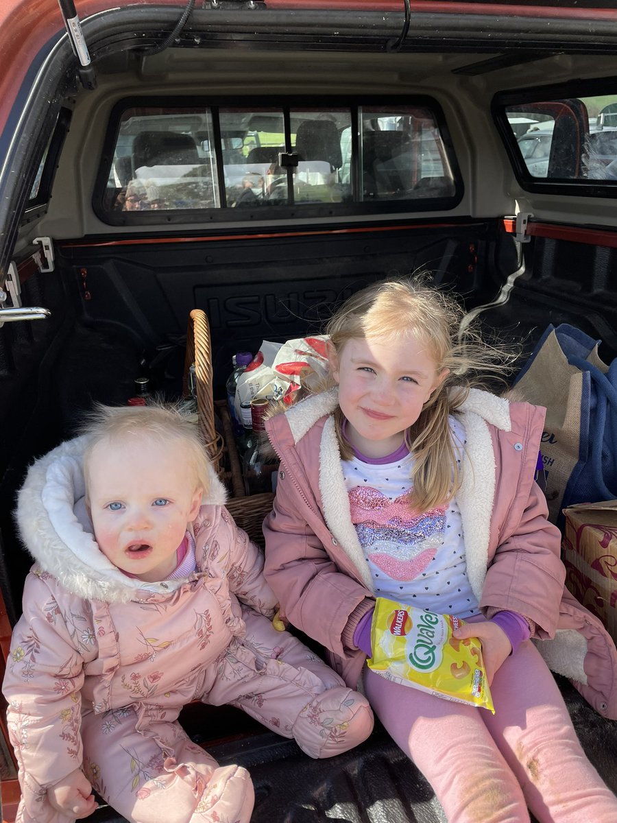 Weekends are better with winners &amp; car booting! @GoPointing #Winner #StellarStream #Picnics 🍾🥂 🧺 🏇🏻🥇