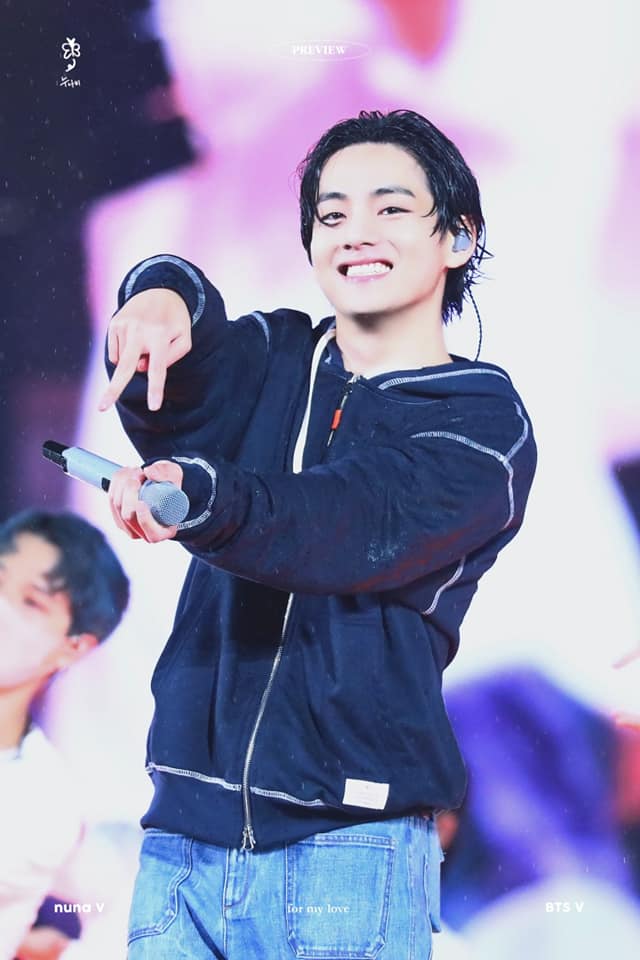 lys_206's tweet photo. 👉Điều em muốn là luôn thấy anh cười....
PTD on Stage Seoul - DAY 3 
BTS V - Kim Taehyung💜💜💜
#thankyouBts #BTSV #PTD_ON_STAGE_SEOUL_day3 #WeLoveYouBTS #PTD_ON_STAGE_SEOUL https://t.co/WuBp2ZuiAk