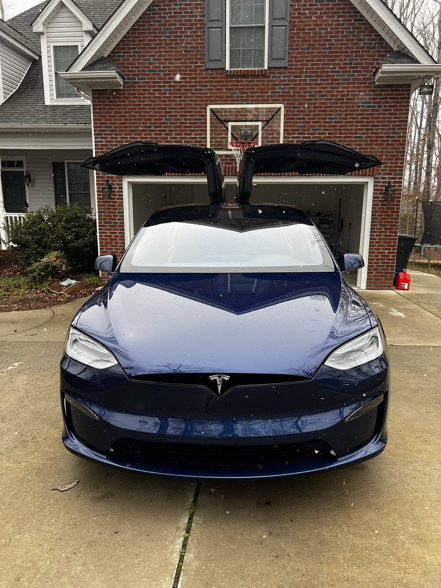 itsyoooryan's tweet photo. Got my Plaid Model X 😁 #tesla #modelx #plaid https://t.co/sWki2og9yv