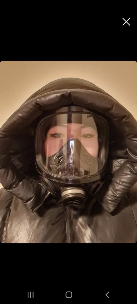 DownGirlX's tweet photo. #gasmask #downjacket https://t.co/fkZDzqQjcB