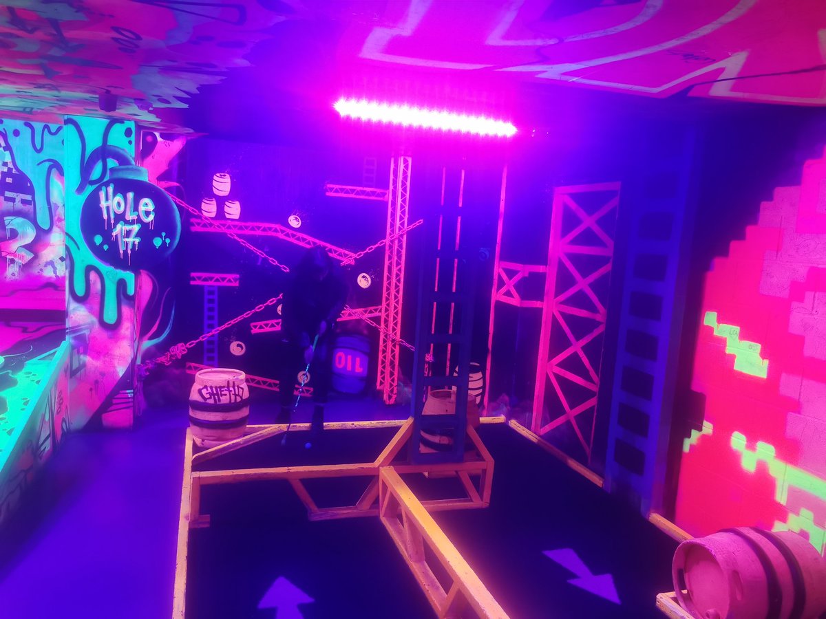 Log4nWithA4's tweet photo. What a great way to spend our Sunday 😁 and could it of been closer 🙈 @HalIoweenLady
@ghettogolfbrum
#mingolf #closegame #sundaydateday https://t.co/Ne8gjr2CYV