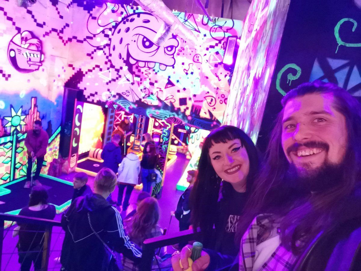 Log4nWithA4's tweet photo. What a great way to spend our Sunday 😁 and could it of been closer 🙈 @HalIoweenLady
@ghettogolfbrum
#mingolf #closegame #sundaydateday https://t.co/Ne8gjr2CYV