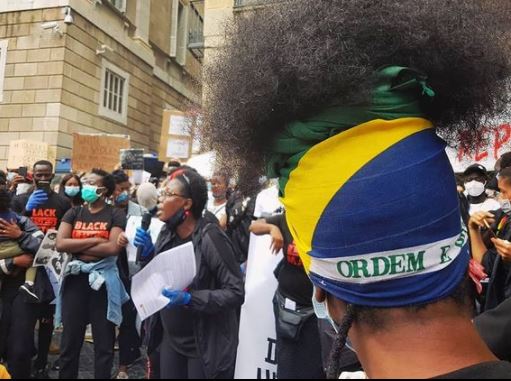 TaizaBritoPE's tweet photo. Brasileiras contra o Fascismo participam de manifestação contra o racismo em Barcelona. Ato é convocado pela @UCFRcat no Dia da ONU Contra o Racismo, no dia 19 de março
Leia no #BlogMundoAfora #WorldAgainstRacism
@_Maria_Dantas @BrasilxFascismo
https://t.co/A82oLj0HJe https://t.co/cVZYqgEYFJ