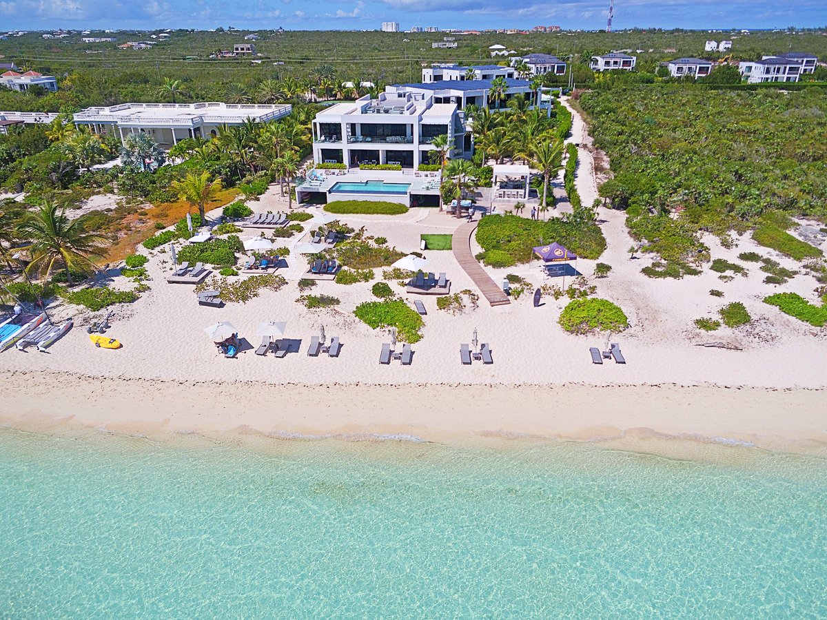 Nature’s color palette takes center stage at H2O Life.Style Resort with its ultra-modern and luxuriously appointed suites. 

H2O ensures island living is made effortless with contemporary touches and uncompromised luxuries. 

Website
H2OResortTCI.com