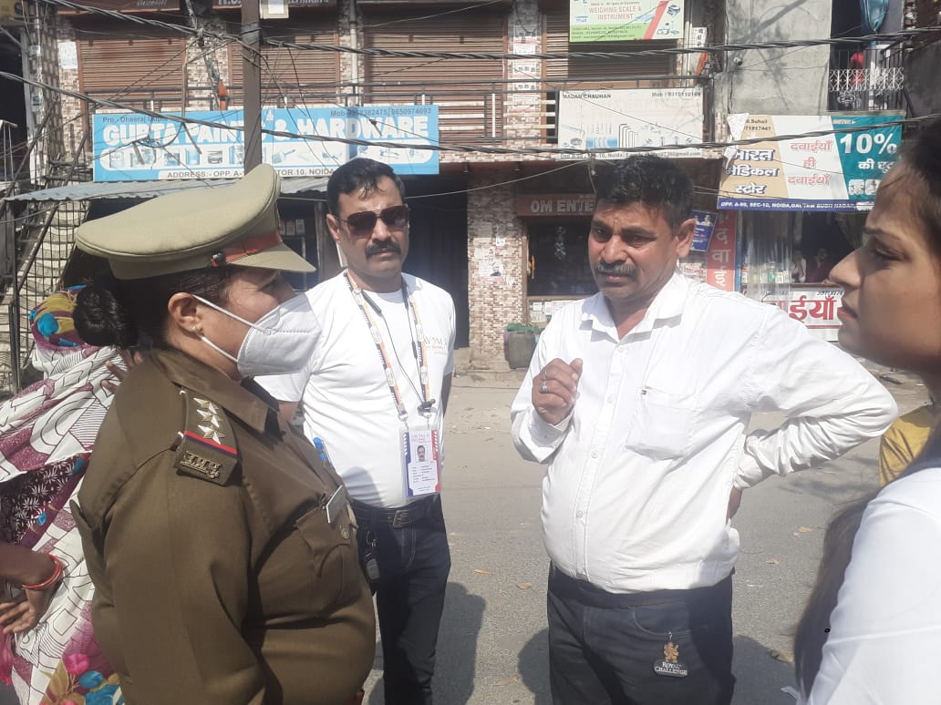 aayomwelfare's tweet photo. Women legal rights awareness drive at Sector-10, Noida. 
@ReetaYa27299684 @Uppolice @unwomenindia @wpl1090 @smritiirani @MwomenHRD @CeoNoida @noida_authority @DCP_Noida 
#aayom #UPPolice #awarness #LegalRights #womensupportingwomen #feminist https://t.co/4Vcvb4yKOH