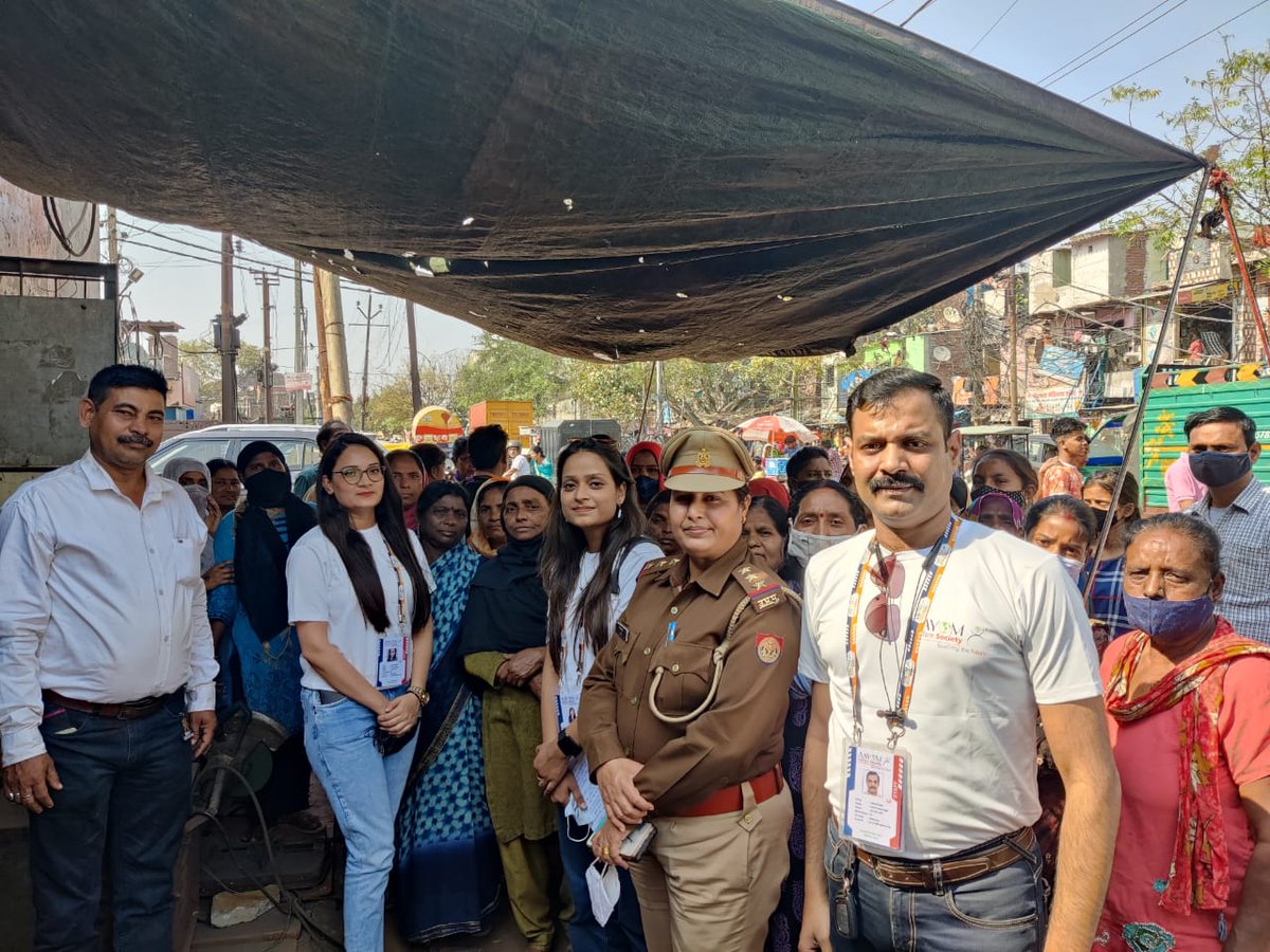 aayomwelfare's tweet photo. Women legal rights awareness drive at Sector-10, Noida. 
@ReetaYa27299684 @Uppolice @unwomenindia @wpl1090 @smritiirani @MwomenHRD @CeoNoida @noida_authority @DCP_Noida 
#aayom #UPPolice #awarness #LegalRights #womensupportingwomen #feminist https://t.co/4Vcvb4yKOH