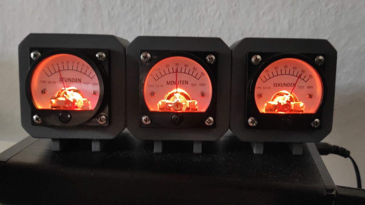 jensma_de's tweet photo. I just randomly build @MichMich's voltmeter clock, adding a dcf77 receiver for time sync and rgb leds for a fancy light show

Thanks for sharing the project files =) https://t.co/NU3idvz2iJ
