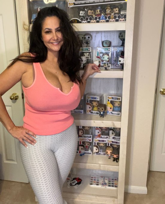 Regarding my poll yesterday, here's a sneak peek at a very small part of my Funko Pops collection! 🤩  #sundayvibes<a href="/tag/sunday"class="tags"><span>#sunday</span></a><a href="/tag/sundayvibes"class="tags"><span>#sundayvibes</span></a><a href="/tag/funkopops"class="tags"><span>#funkopops</span></a>