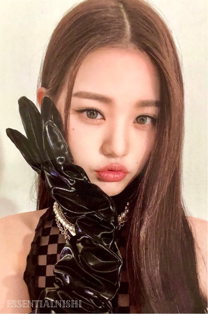 essentialnishi's tweet photo. —≡๑✿ IVE ELEVEN ALBUM CLEAR PC SCAN

ڡ WONYOUNG VER 1 &amp; 2

#WONYOUNG #IVE #LIZ #원영 #IVE_ELEVEN #ELEVEN https://t.co/3o3sZUpLjk