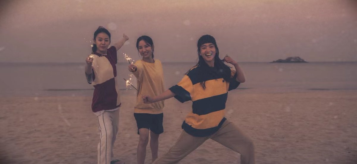 kdramatreats's tweet photo. beach trip photos of Taeyang Goz (1999); a thread:

#TwentyFiveTwentyOne #TwentyFiveTwentyOneEp10 https://t.co/GrGySkJvuj