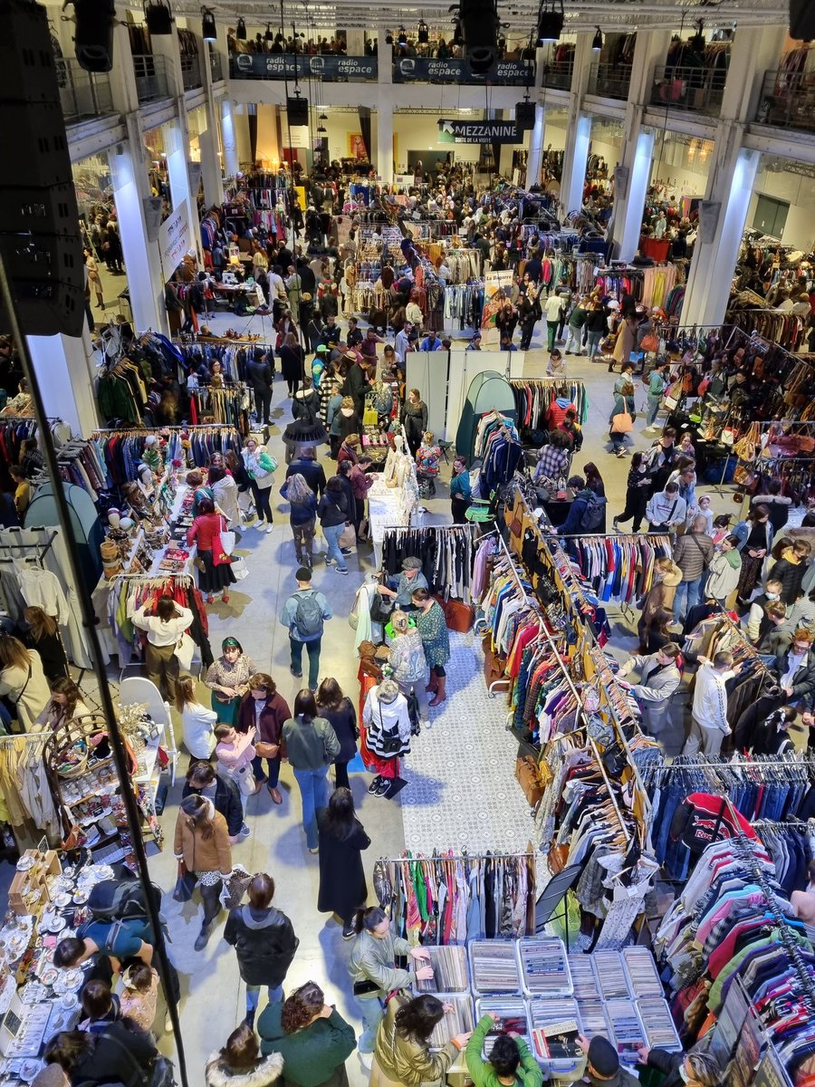 ... un défilé avec pierre-antoine, étudiant de l'école <a href="/supdemodoff/">school</a> , une très belle sélection d'objets vintage authentiques, des allées animées et une identité pop et colorée by <a href="/Boorbool/">Boorbool</a> ...tous les ingrédients réunis pour un <a href="/MarcheModVintag/">Marché Mode Vintage</a> réussi. Vivement la 22ème édition !