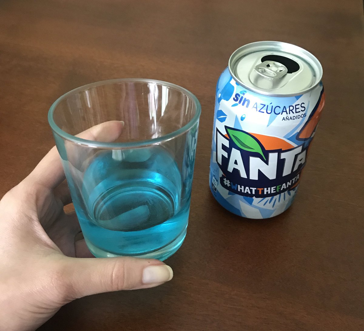 TinaMoon_Art's tweet photo. El voernes probamos en directo uno de los 3 nuevos sabores secretos de #fanta . Probé el sabor a culo con un toque cítrico y un sutil color azulado 🤣 ¿Cual serán los otros 2?
¿Queréis que me la juegue de nuevo el lunes?

#Random #streamer #artist #vlog https://t.co/VUJboRQIN4