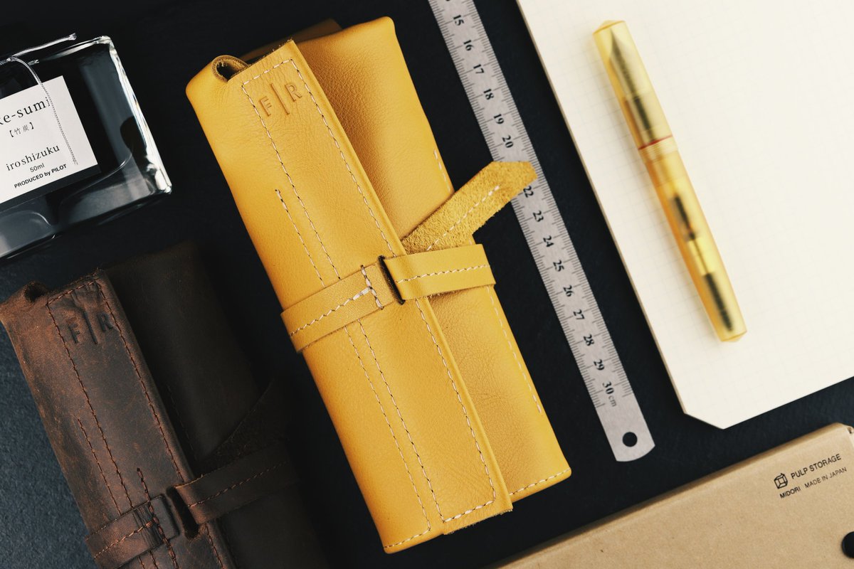 NEW #REVIEW: The Frara Road x <a href="/stilografica_fi/">Casa della Stilografica</a> Pen Roll Mustard - A bright and cheerful collaboration, ideal to get into the summer vibes! And a fantastically made and designed product, to boot! Read the full review here: pencilcaseblog.com/2022/03/frara-… #thepencilcaseblog #frararoad