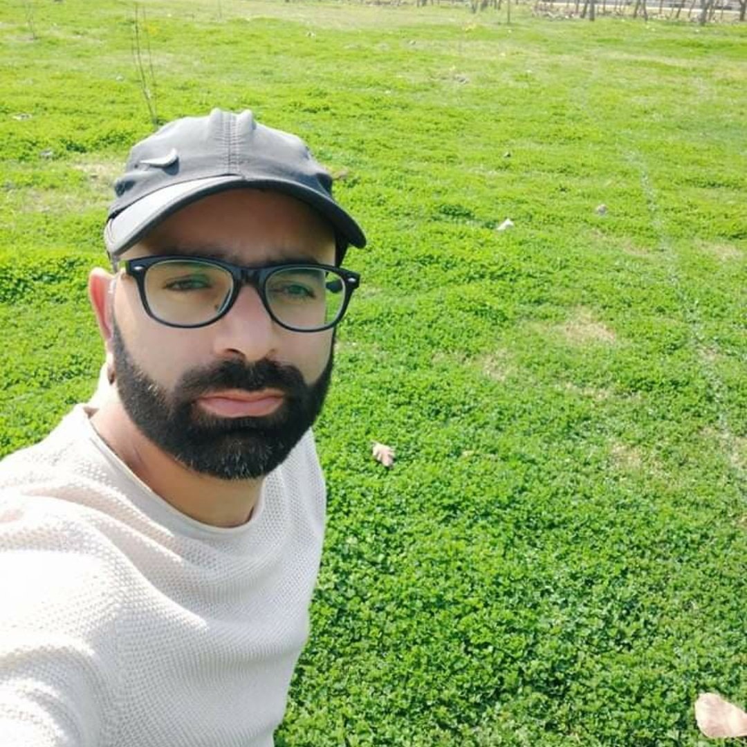 MASHOOQTWEETS's tweet photo. #NewProfilePic https://t.co/EwM6w8ULSk