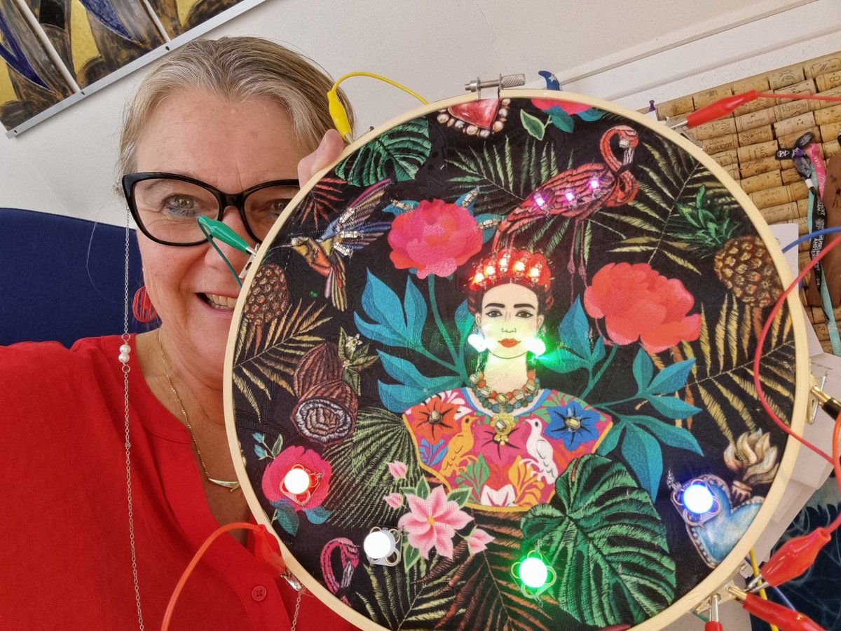 4pip's tweet photo. Blog over hoe ik de #FridaKahlo #Wearables heb gemaakt. #microbit @adafruit @BrownDogGadgets @kiwielectro #wearables #electronica #knutselen
https://t.co/IqBfrTrrHu https://t.co/SlBmridZod