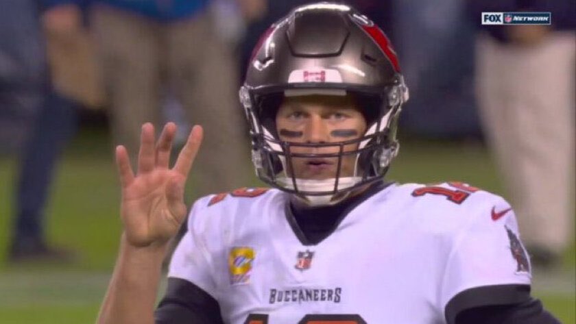 Ihartitz's tweet image. Me when it’s 5:00 today