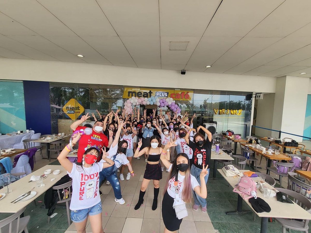 JunARMYHope's tweet photo. My @BorahaeFromMNL, I am so full of happiness talaga sa lahat ng pagmamahal nyo sa akin! Sobrang thankful talaga ako at naka lipad ako from Davao to attend our BFM Block Screening! Super saya! Grave energy natin! Borahae!π
#BTS
#BTSARMY
#BFM
#BorahaeFromManila
#BFMBestForMe https://t.co/jhSYZssApo