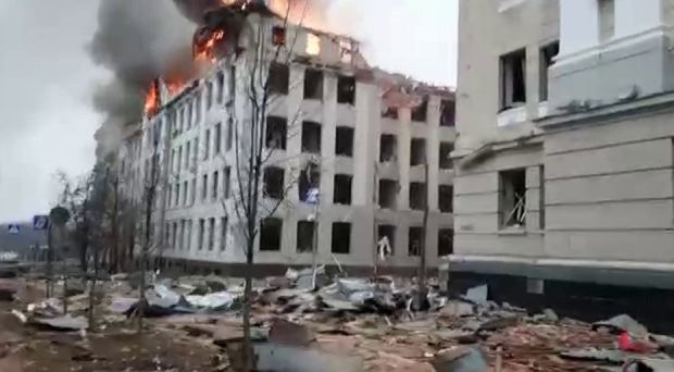 харьков после бомбежки. что творится в харькове на сегодняшний. харьков война 2022. разрушенный дом в харькове. обстановка в харькове сейчас.