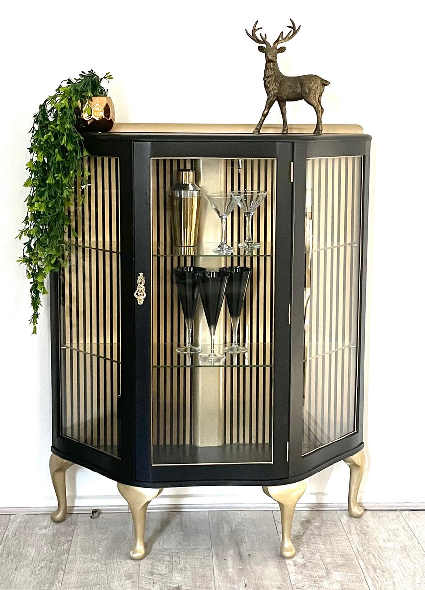 zekistudios's tweet photo. Excited to share this item from my #etsy shop: Stunning Black and Gold Early Century Cocktail Drinks Cabinet #cocktailcabinet https://t.co/rO6uMhATg3 #cocktailcabinet #drinkscabinet #blackandgold #drinks https://t.co/hCwHCjjQWv