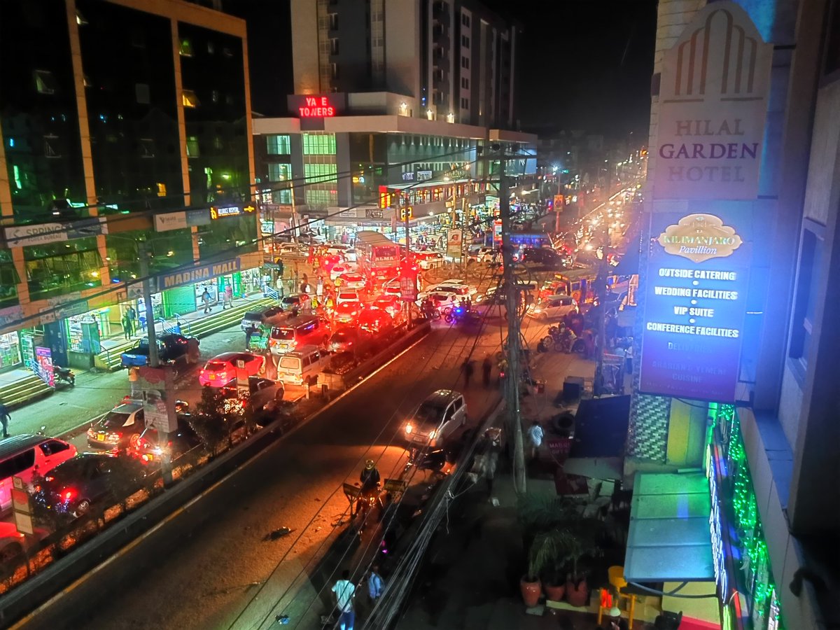 Apaakar1's tweet photo. Eastleigh is beautiful at night. @Asmali77 https://t.co/3sVWWywPYN