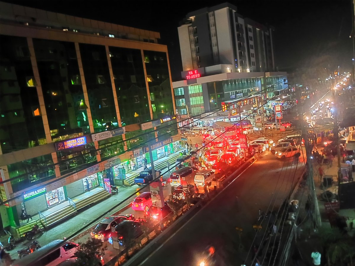 Apaakar1's tweet photo. Eastleigh is beautiful at night. @Asmali77 https://t.co/3sVWWywPYN