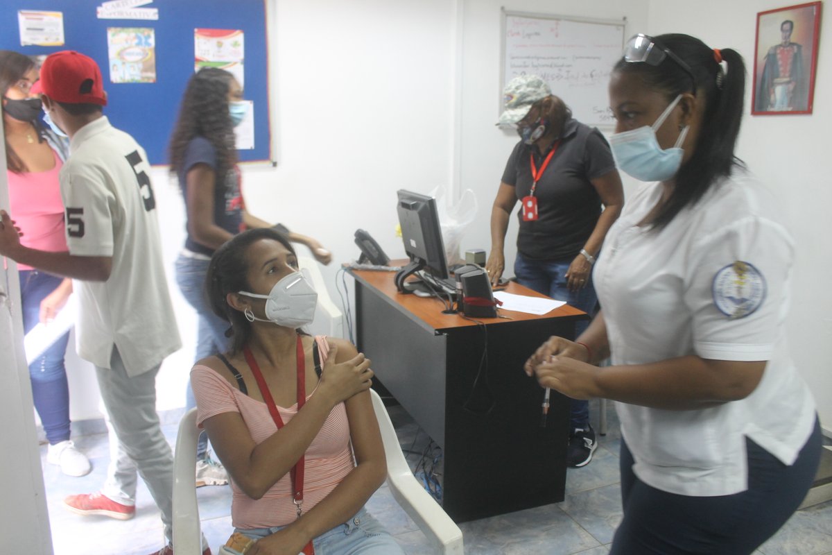 LogicasaOficial's tweet photo. #13Mar #LogiNoticia ||💉😷👍¡Combatimos el virus!💉😷👍

Gracias a la gerencia del Pdte. de nuestra empresa, @Pfrojasmartinez, hemos realizado jornadas de vacunación para los trabajadores y trabajdoras en apoyo del personal de Salud del Edo. La Guaira.

#DiplomaciaBolivariana https://t.co/UUn9z0UzI0